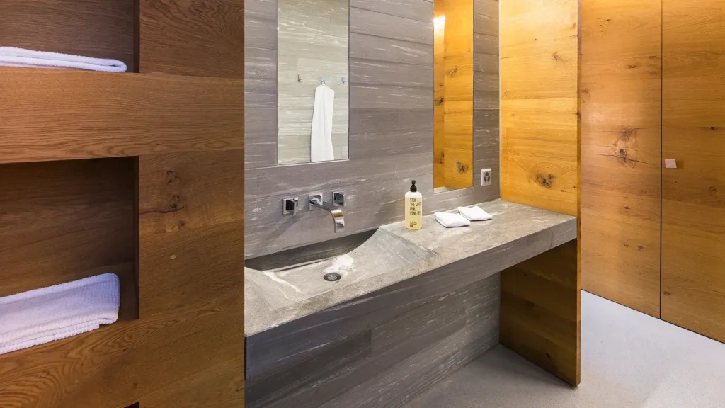 Valser Quarzit Bad des Rocks Resort in Laax