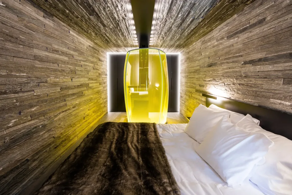 Gebrochenes Schichtmauerwerk Valser Quarzit im Prizker House des Hotel 7132