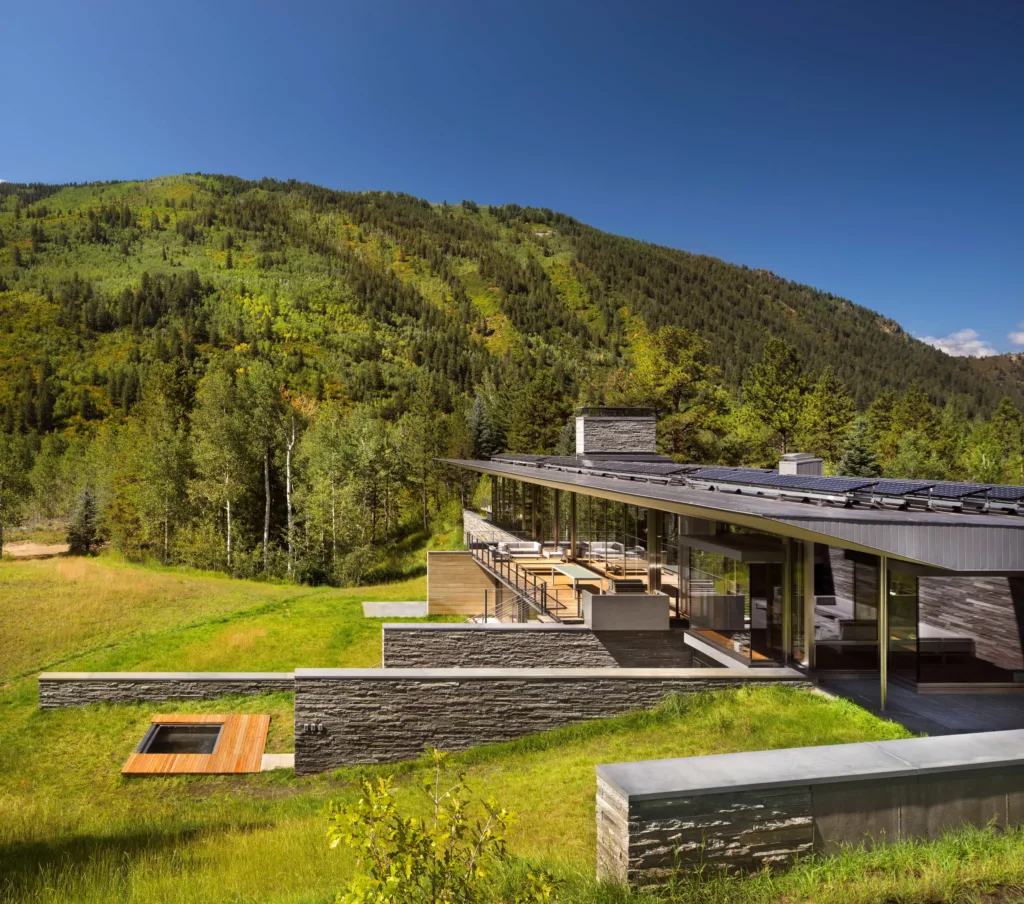 Gebrochenes Schichtmauerwerk aus Valser Quarzit Privathaus Aspen