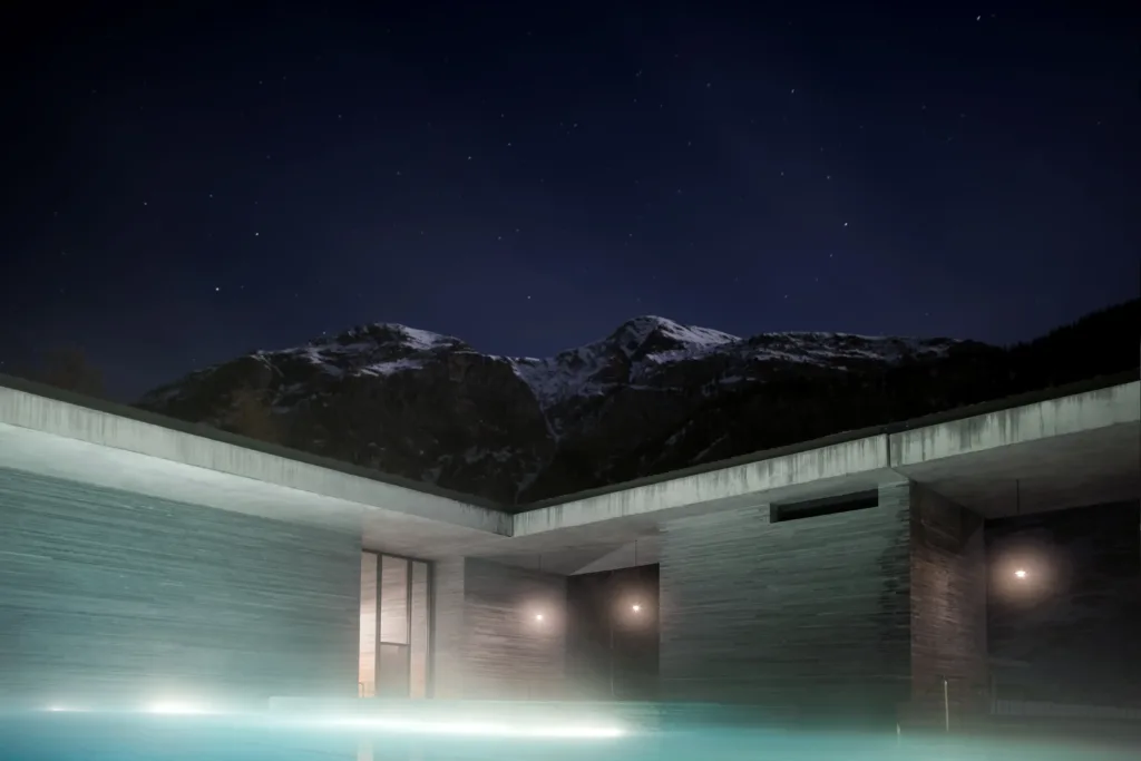 Gesägtes Schichtmauerwerk des Valser Quarzits der Therme Vals im Aussenbad