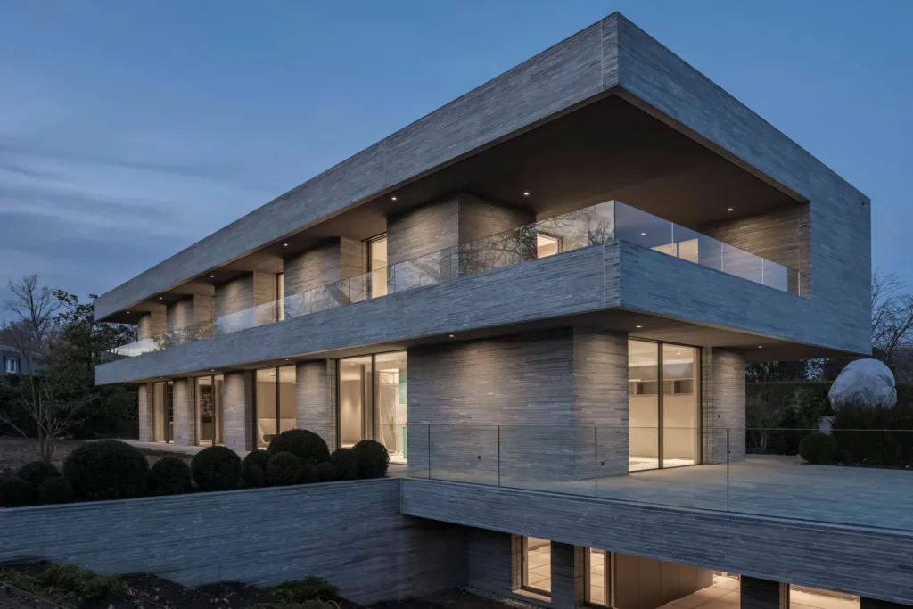 Gesägtes Schichtmauerwerk Valser Quarzit der Villa in Vandoeuvres