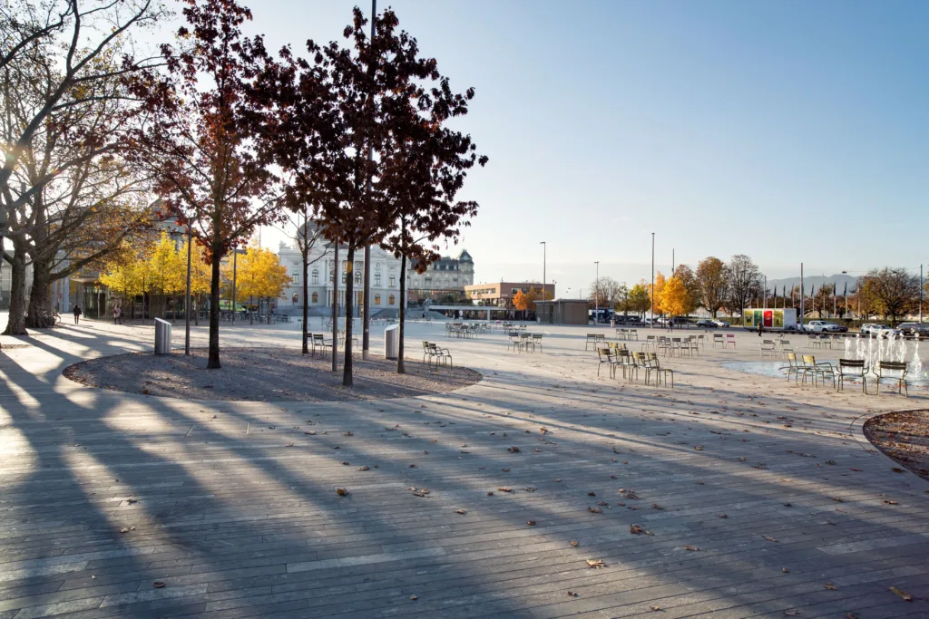 Sandgestrahlter Steinparkett aus Valser Quarzit Sechseläutenplatz Zürich
